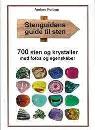 Bokforside Stenguidens Guide Til Sten av Anders Futtrup 700 Sten Og Krystaller