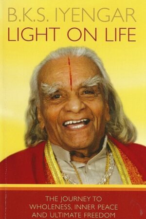 bokforside B.K.S Iyengar, Light On Yoga (2)